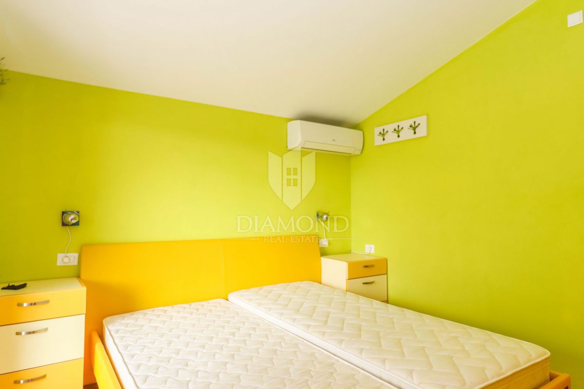 Pola dintorni, casa con un bellissimo giardino