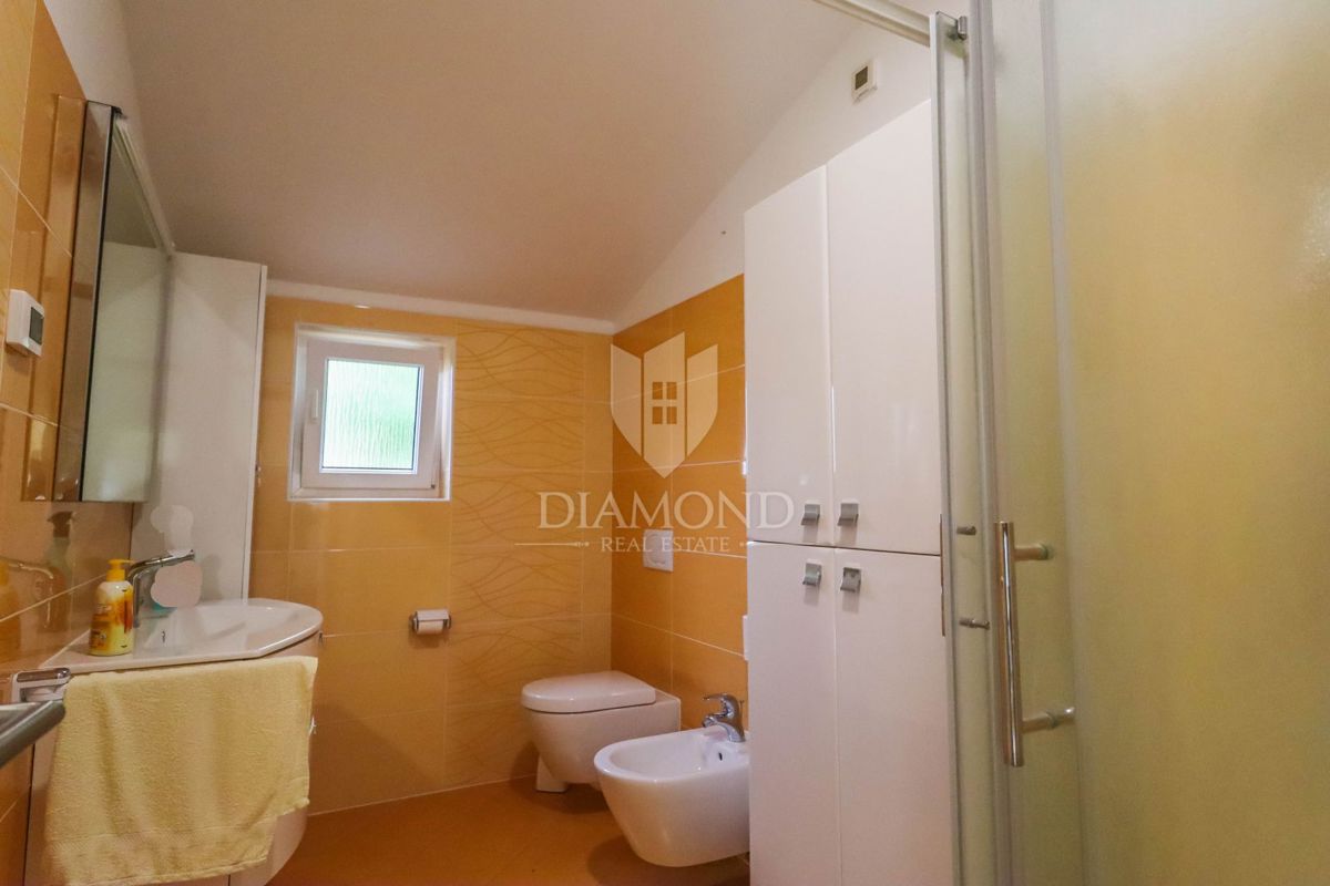 Pola dintorni, casa con un bellissimo giardino