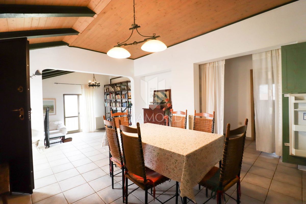 OCCASIONE! CASA, COTTAGE E TERRENO VICINO A ROVIGNO!