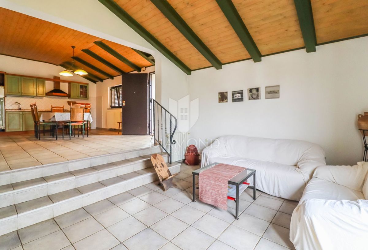 OCCASIONE! CASA, COTTAGE E TERRENO VICINO A ROVIGNO!