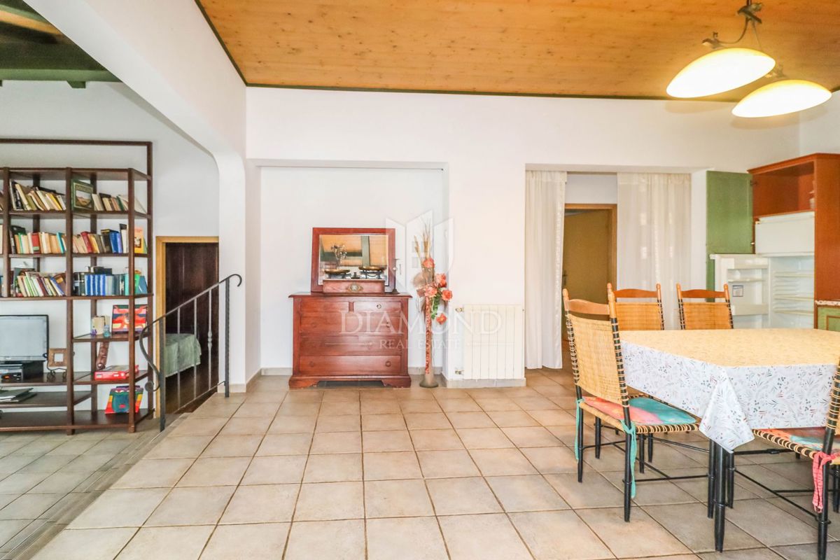 OCCASIONE! CASA, COTTAGE E TERRENO VICINO A ROVIGNO!