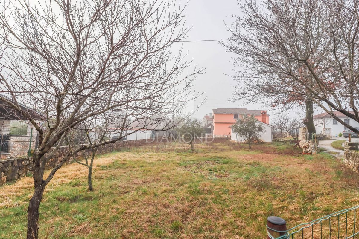 OCCASIONE! CASA, COTTAGE E TERRENO VICINO A ROVIGNO!