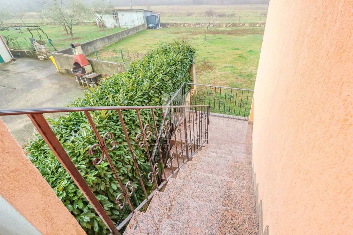 OCCASIONE! CASA, COTTAGE E TERRENO VICINO A ROVIGNO!