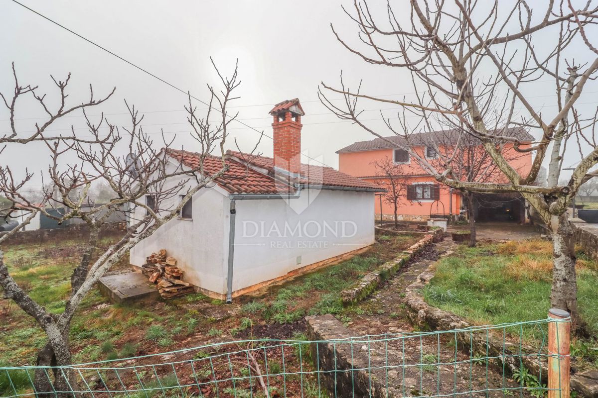 OCCASIONE! CASA, COTTAGE E TERRENO VICINO A ROVIGNO!