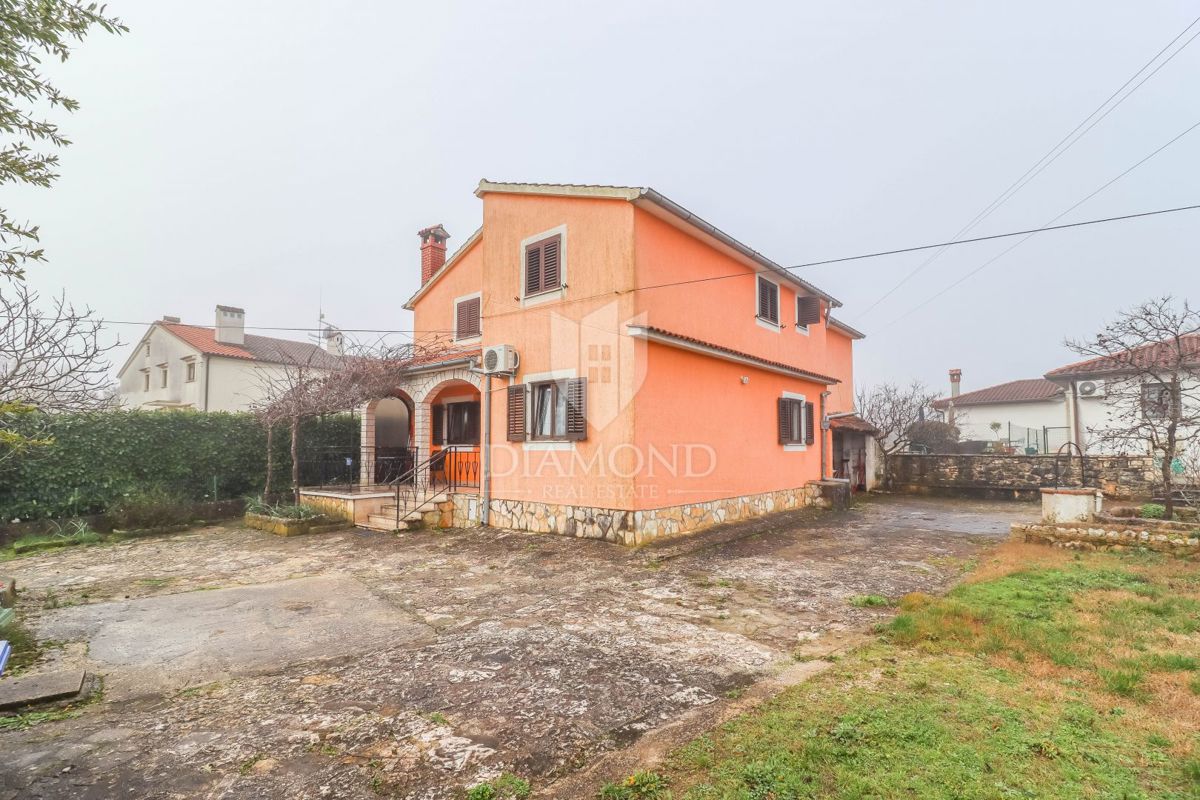 OCCASIONE! CASA, COTTAGE E TERRENO VICINO A ROVIGNO!