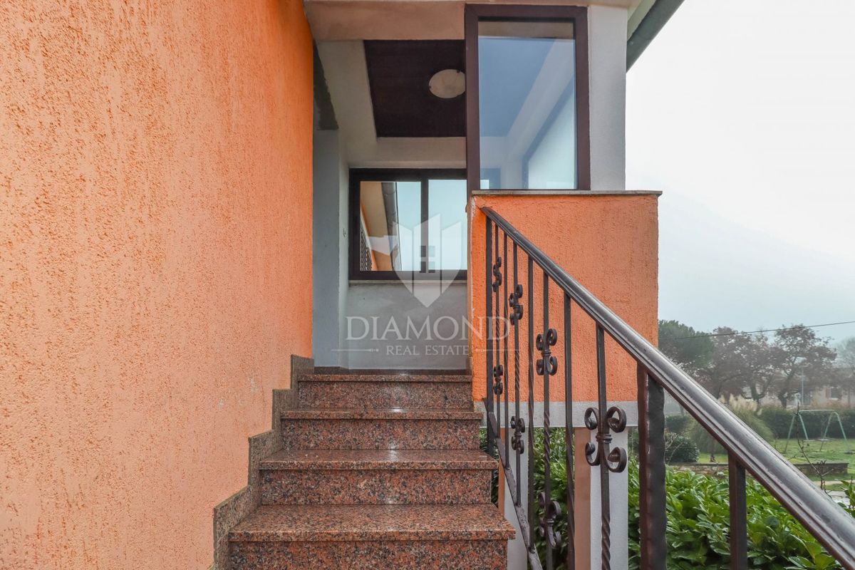 OCCASIONE! CASA, COTTAGE E TERRENO VICINO A ROVIGNO!