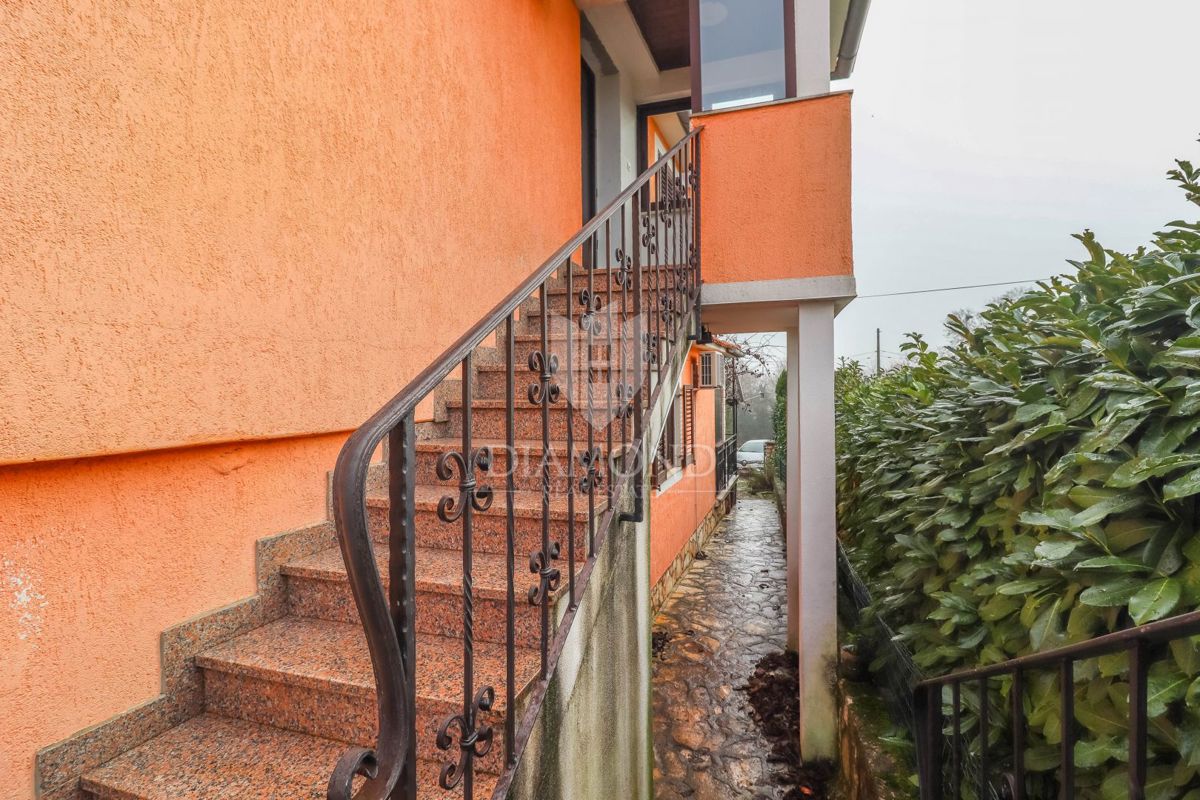 OCCASIONE! CASA, COTTAGE E TERRENO VICINO A ROVIGNO!