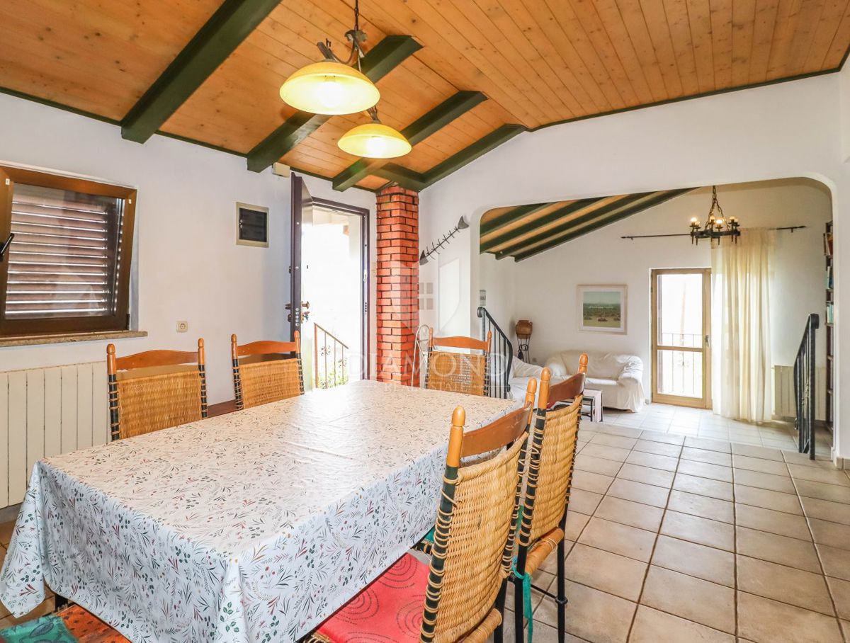 OCCASIONE! CASA, COTTAGE E TERRENO VICINO A ROVIGNO!