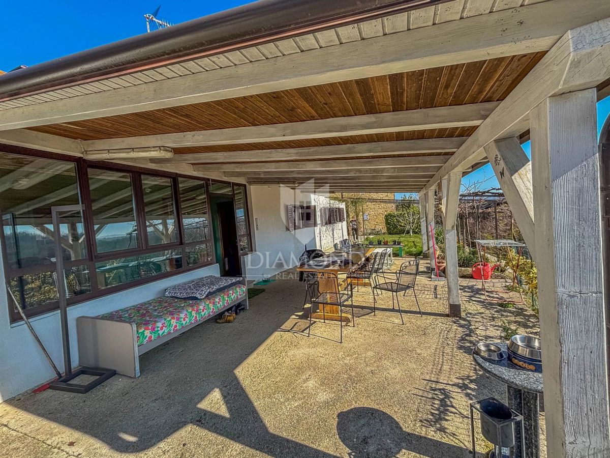 Buie, dintorni - bella casa unifamiliare su un terreno soleggiato!