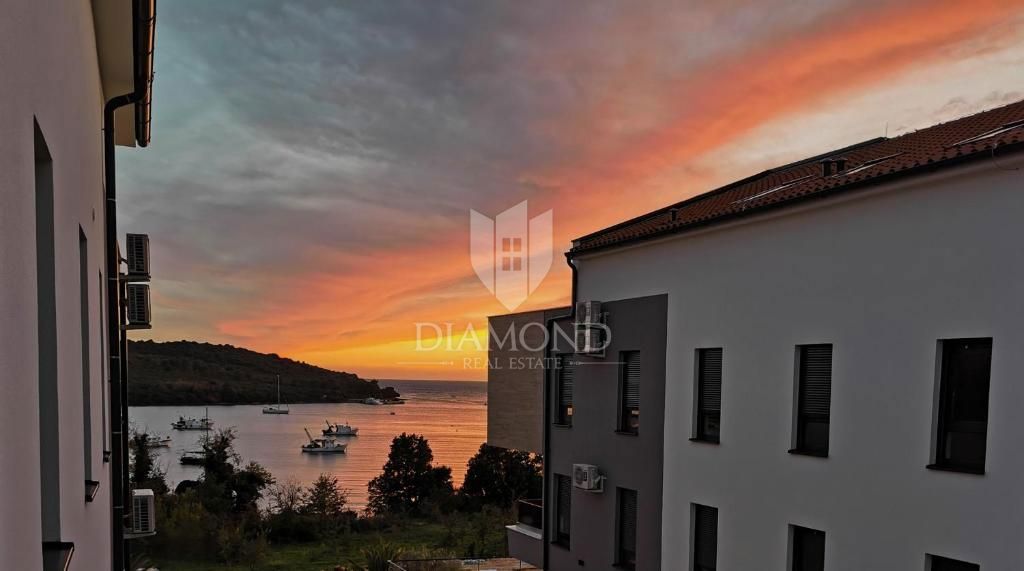 PRIMA FILA SUL MARE - Vendita di un appartamento di lusso a Banjole