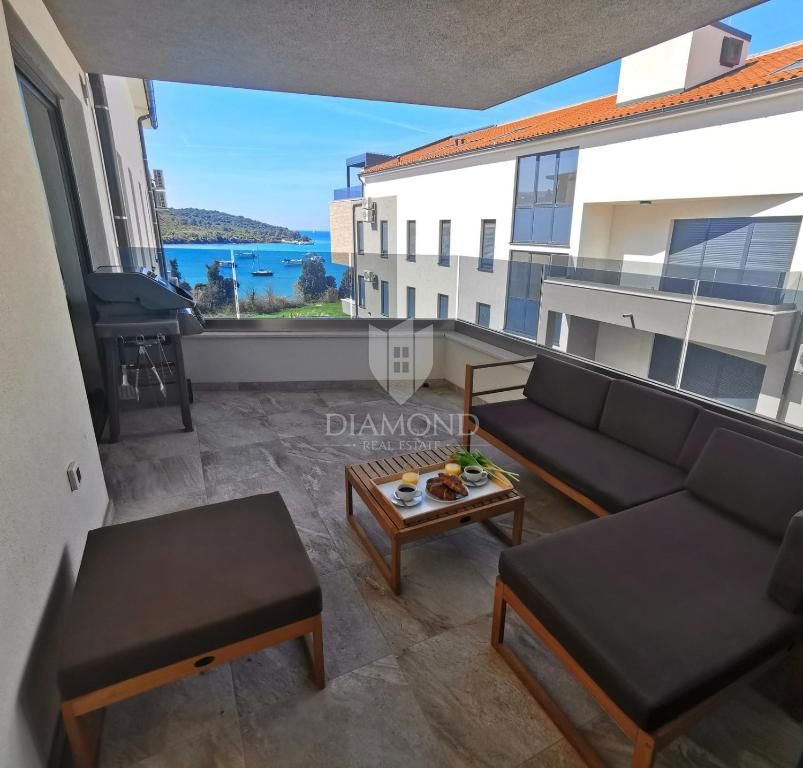 PRIMA FILA SUL MARE - Vendita di un appartamento di lusso a Banjole