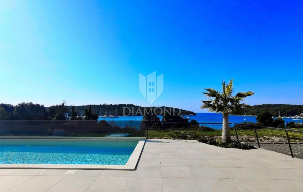 PRIMA FILA SUL MARE - Vendita di un appartamento di lusso a Banjole