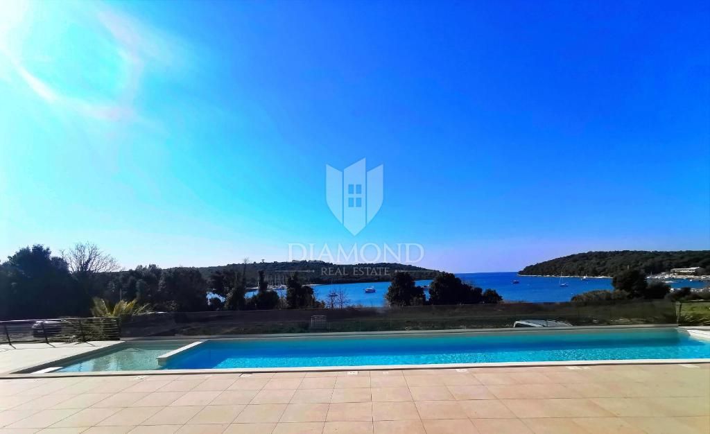 PRIMA FILA SUL MARE - Vendita di un appartamento di lusso a Banjole