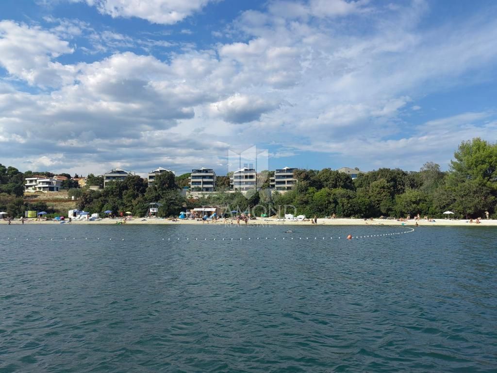 PRIMA FILA SUL MARE - Vendita di un appartamento di lusso a Banjole