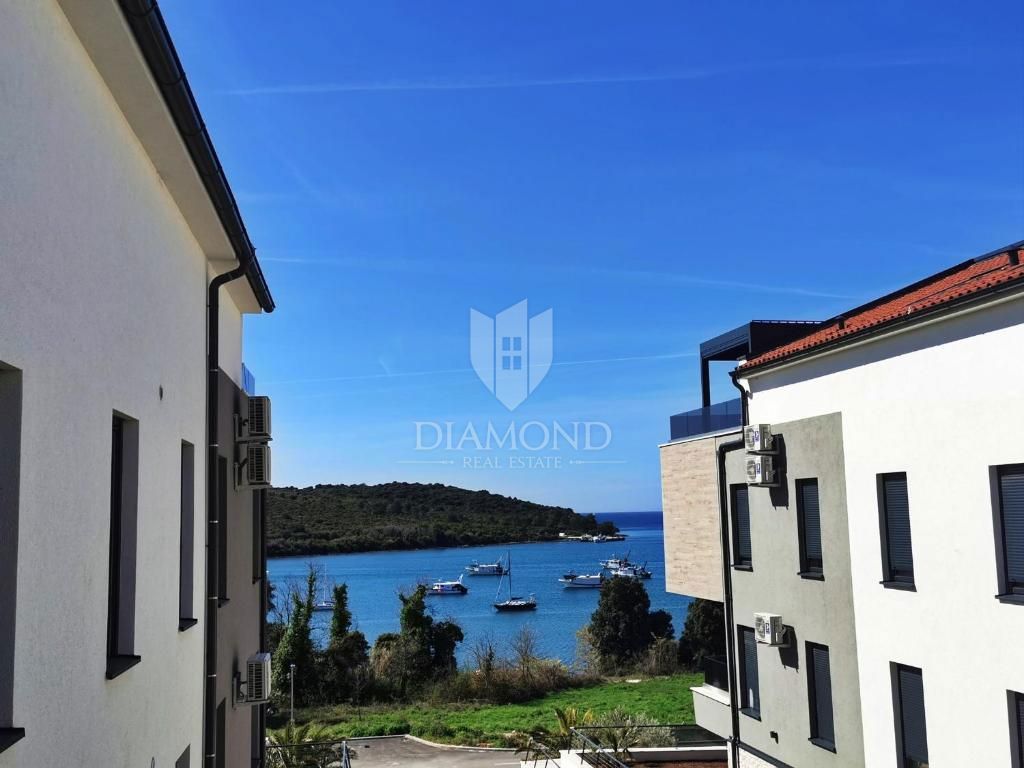 PRIMA FILA SUL MARE - Vendita di un appartamento di lusso a Banjole