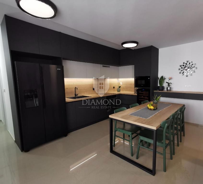 PRIMA FILA SUL MARE - Vendita di un appartamento di lusso a Banjole