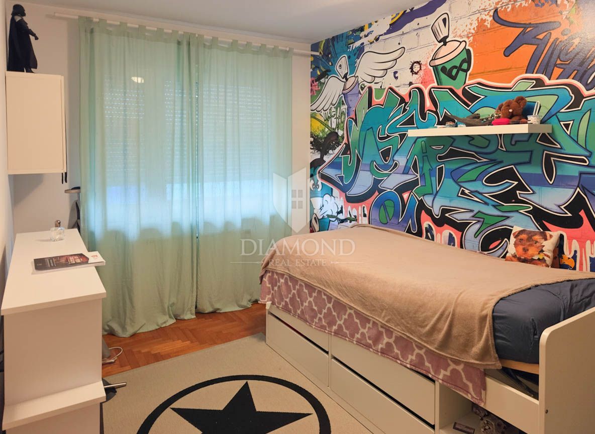 Zagabria, Spagna! Appartamento di cinque locali con cortile!