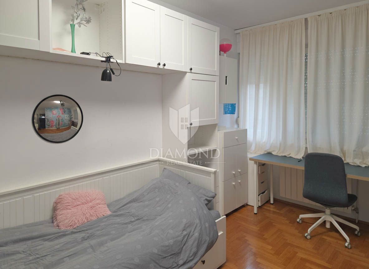 Zagabria, Spagna! Appartamento di cinque locali con cortile!