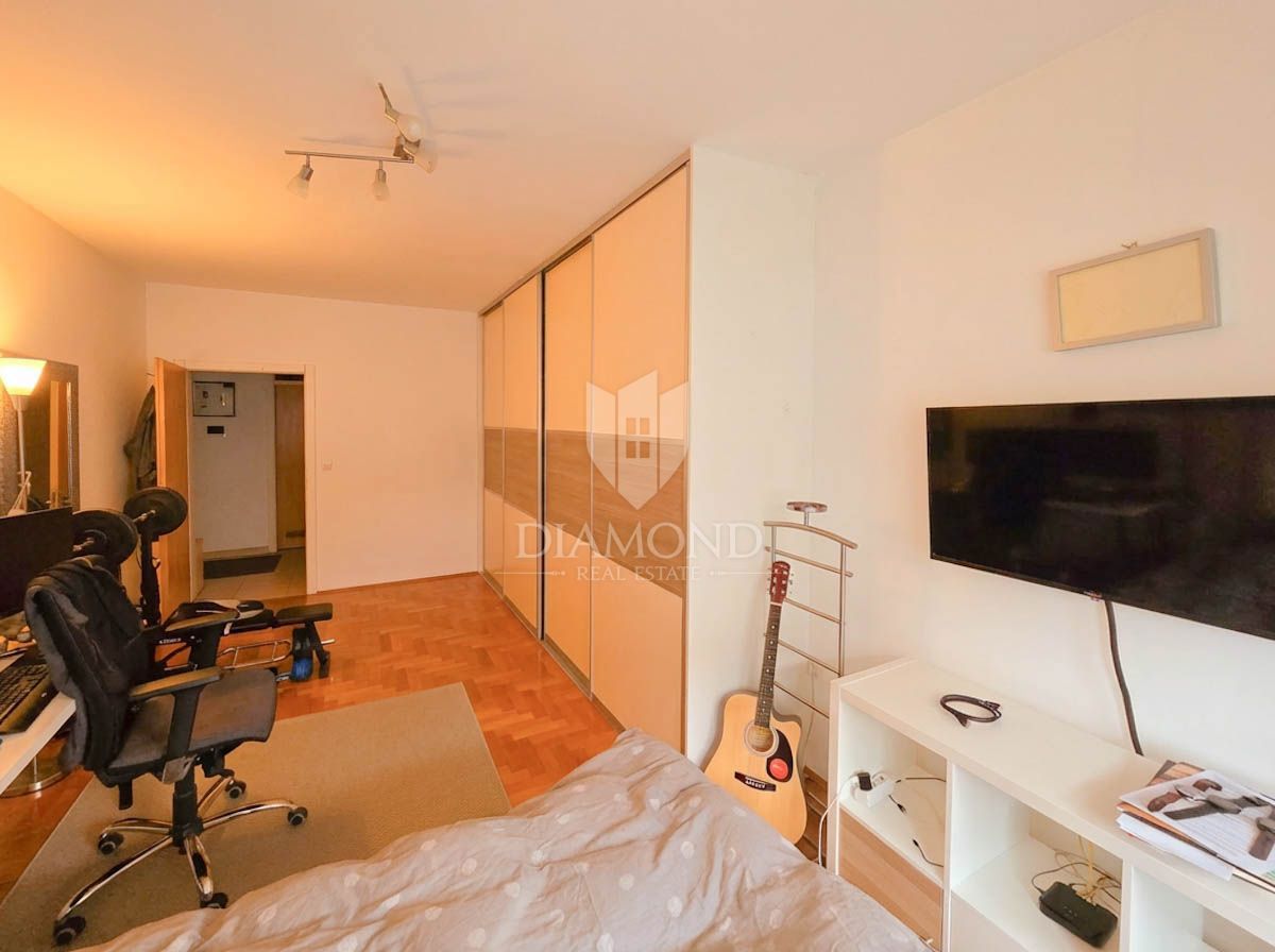 Zagabria, Spagna! Appartamento di cinque locali con cortile!