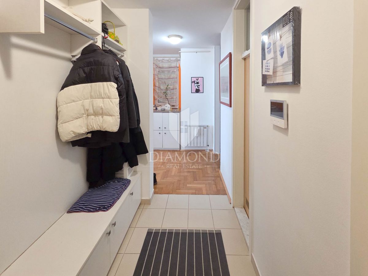 Zagabria, Spagna! Appartamento di cinque locali con cortile!