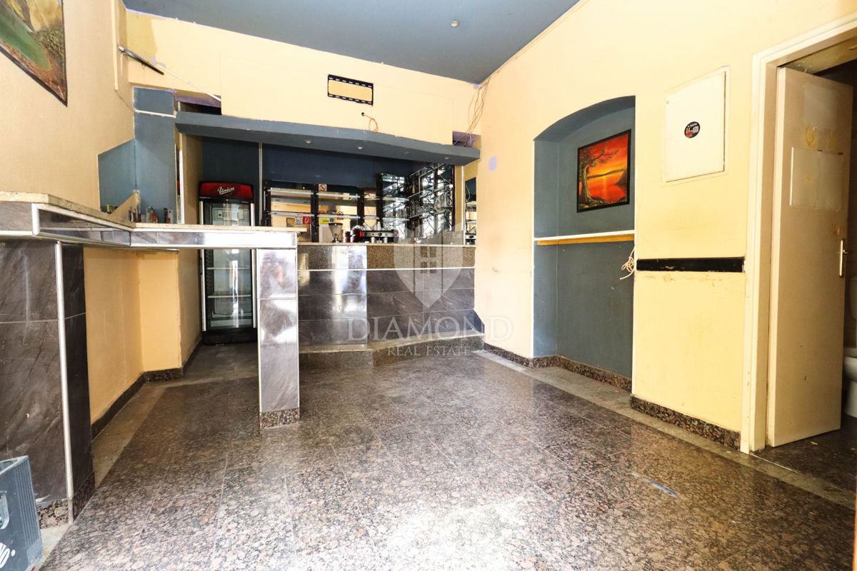 Pola – Stoja | Due locali commerciali vicino al mare con possibilità di trasformazione in appartamenti!