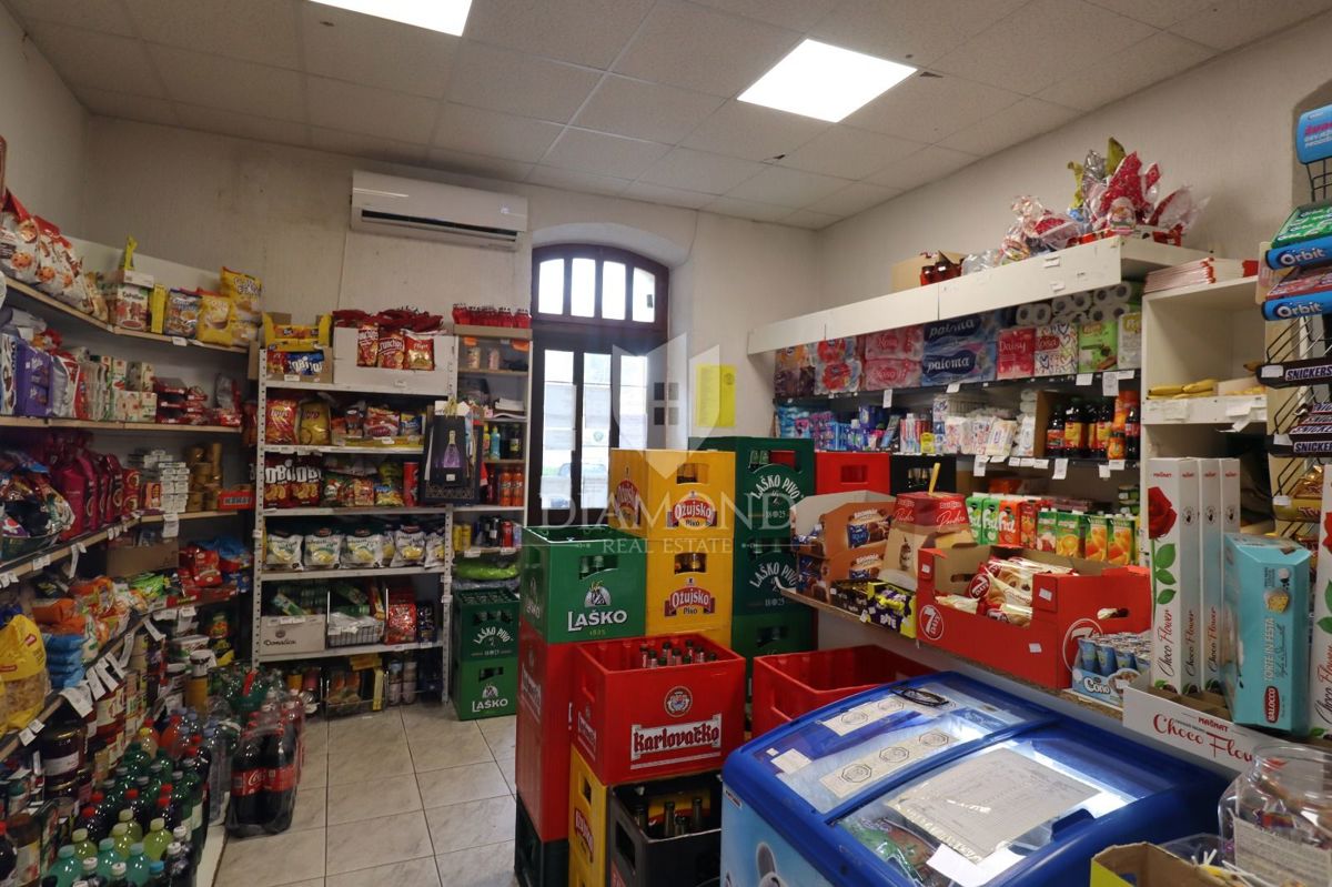 Pola – Stoja | Due locali commerciali vicino al mare con possibilità di trasformazione in appartamenti!