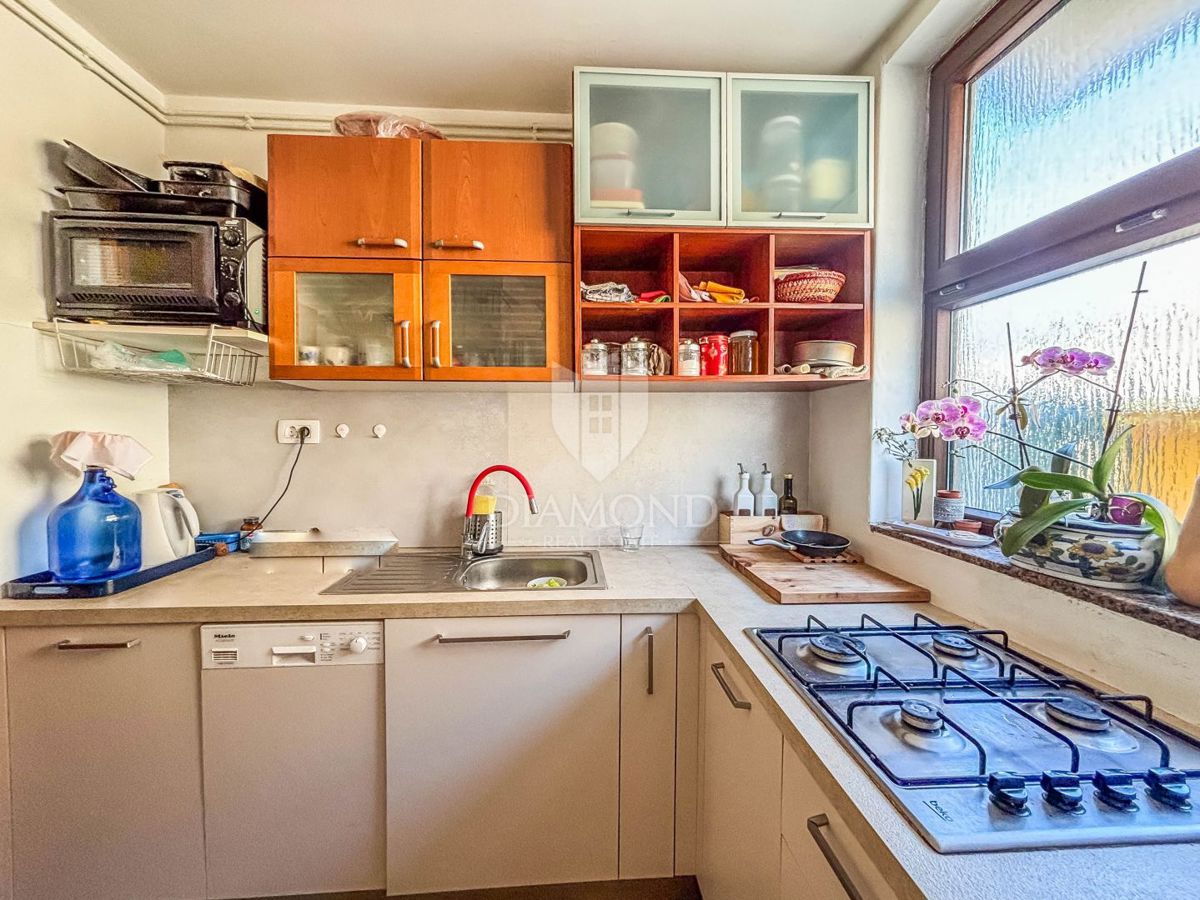 Istria, Parenzo, dintorni, casa a schiera pronta per essere abitata immediatamente!