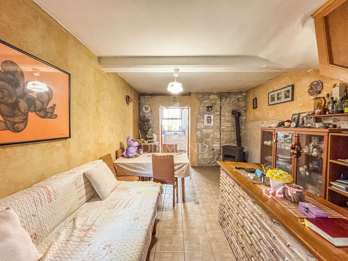 Istria, Parenzo, dintorni, casa a schiera pronta per essere abitata immediatamente!