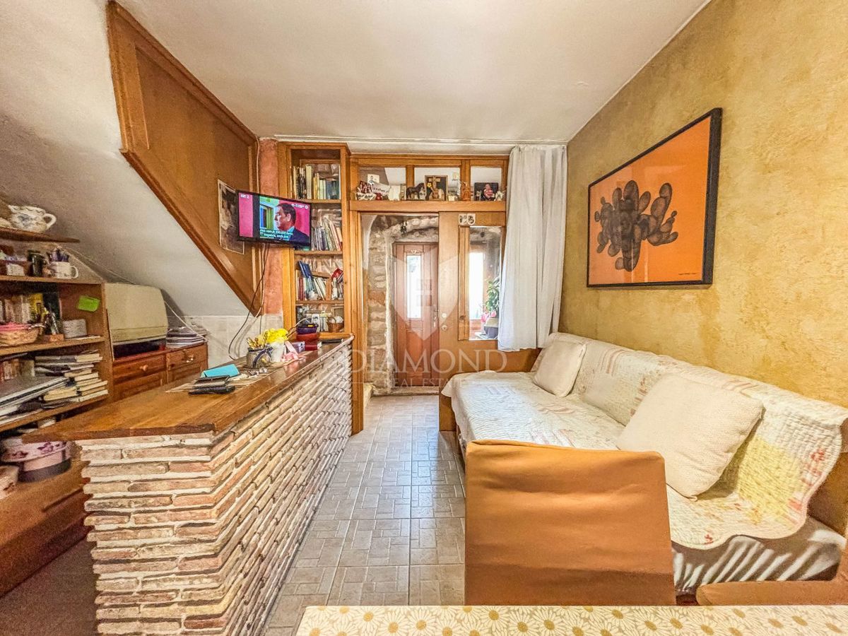 Istria, Parenzo, dintorni, casa a schiera pronta per essere abitata immediatamente!