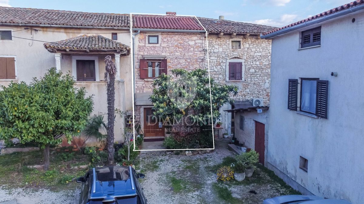 Istria, Parenzo, dintorni, casa a schiera pronta per essere abitata immediatamente!