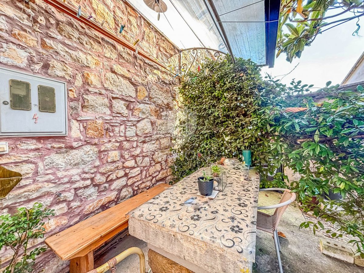 Istria, Parenzo, dintorni, casa a schiera pronta per essere abitata immediatamente!