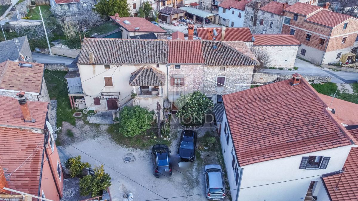 Istria, Parenzo, dintorni, casa a schiera pronta per essere abitata immediatamente!