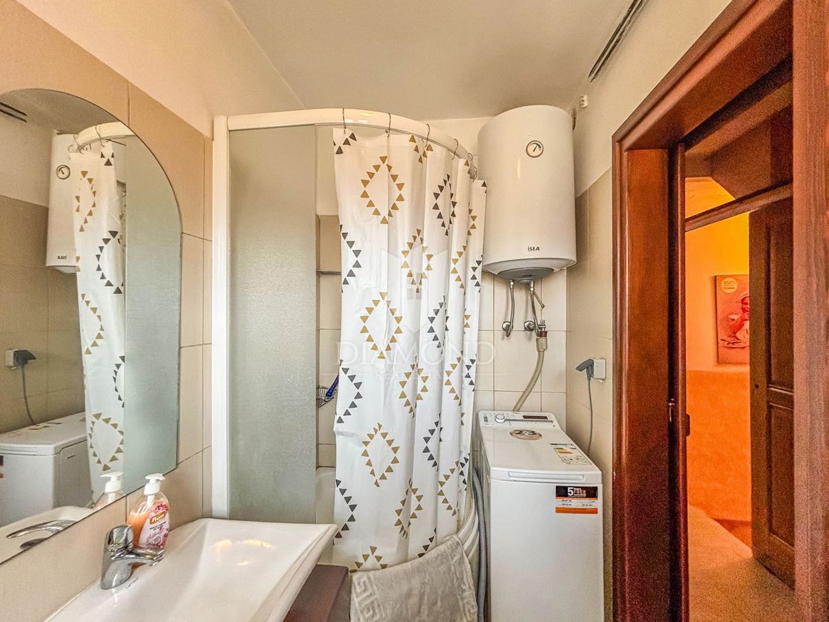 Istria, Parenzo, dintorni, casa a schiera pronta per essere abitata immediatamente!