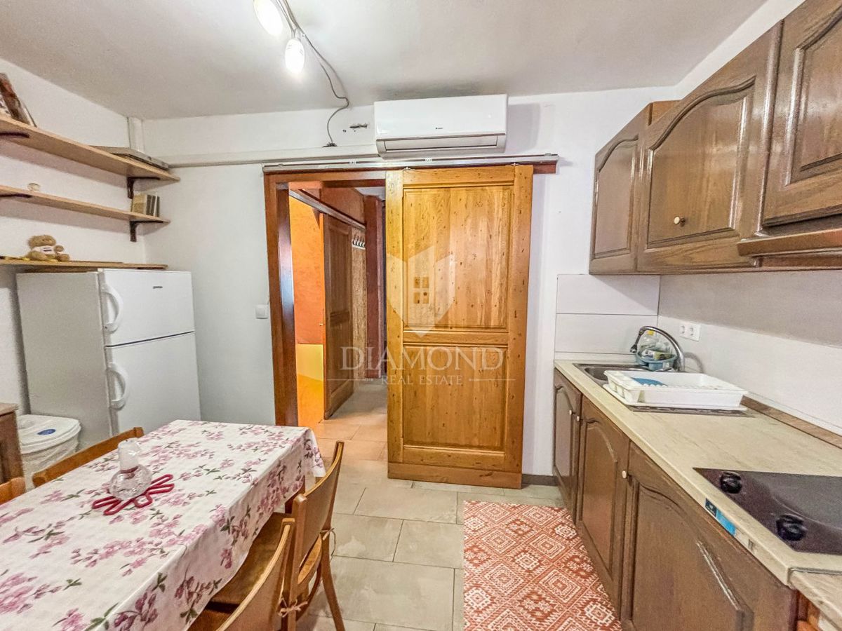 Istria, Parenzo, dintorni, casa a schiera pronta per essere abitata immediatamente!