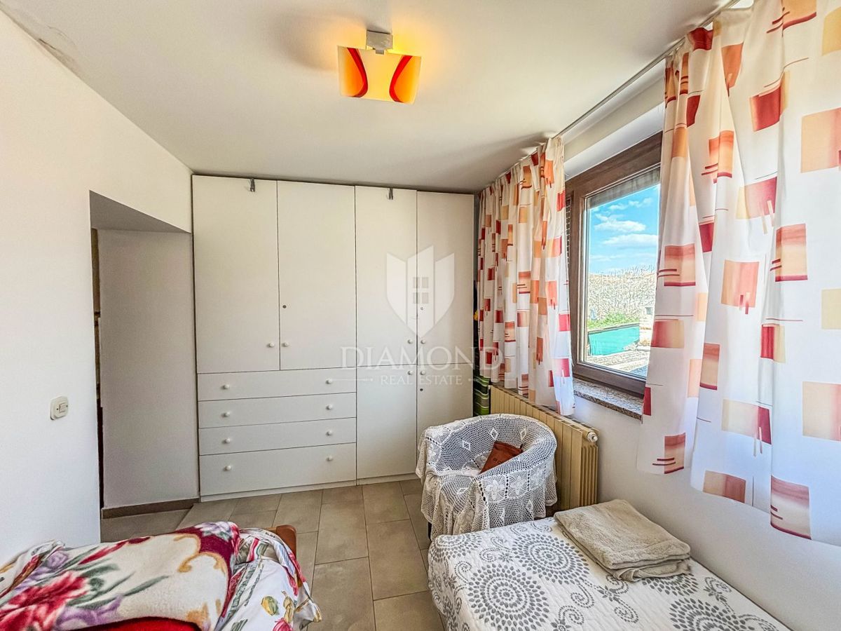 Istria, Parenzo, dintorni, casa a schiera pronta per essere abitata immediatamente!