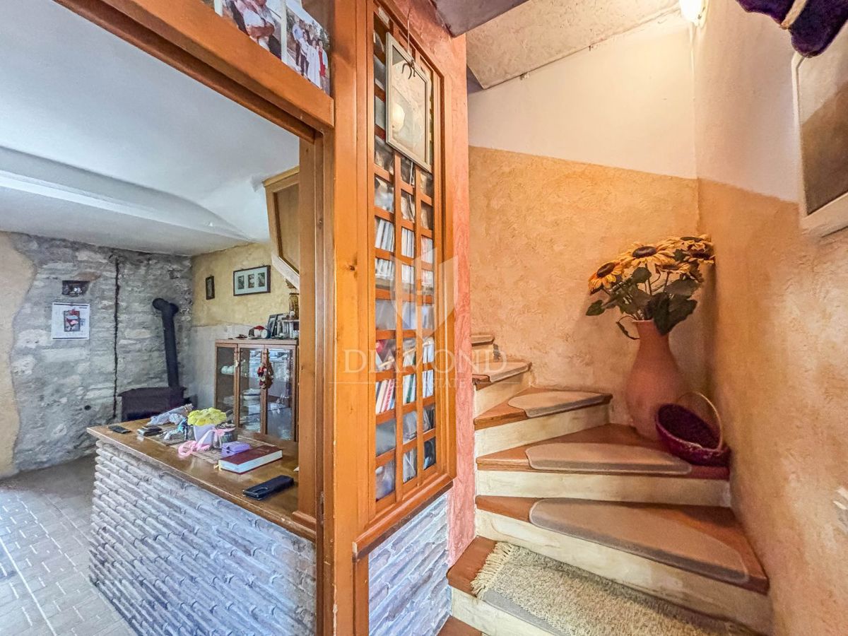 Istria, Parenzo, dintorni, casa a schiera pronta per essere abitata immediatamente!