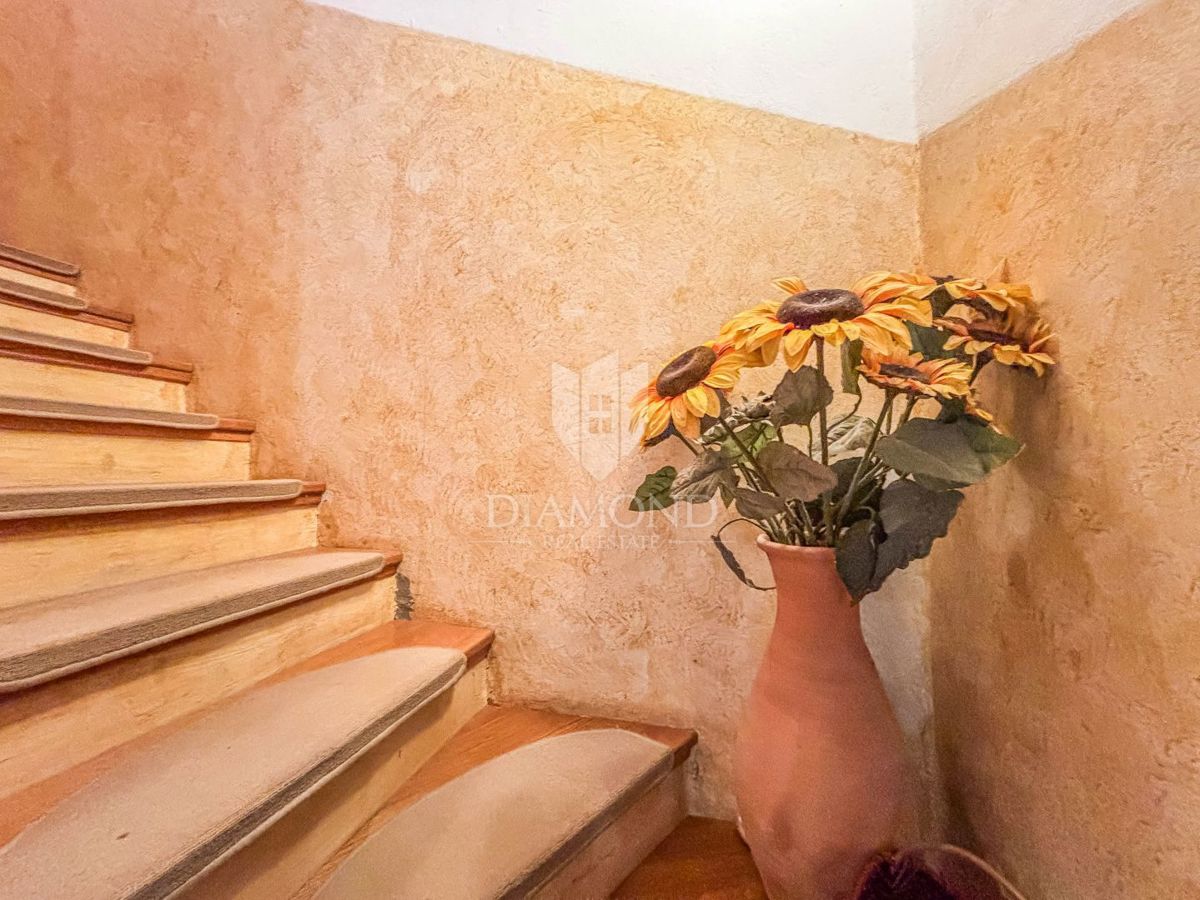 Istria, Parenzo, dintorni, casa a schiera pronta per essere abitata immediatamente!