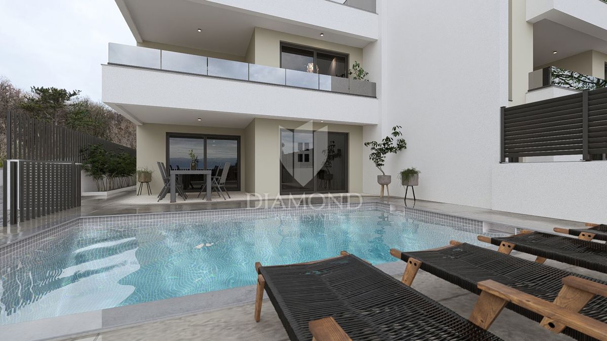 AMPIO APPARTAMENTO A VRBNIK CON PISCINA