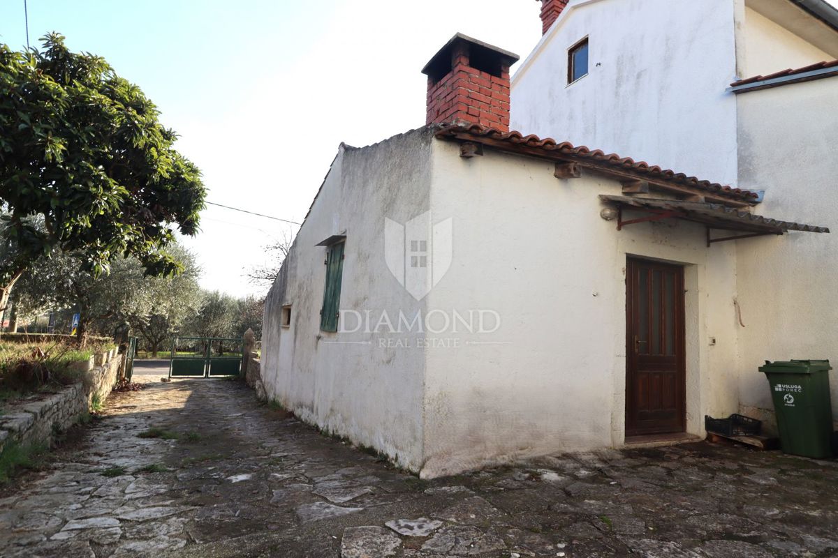 Parenzo – casa con due unità abitative e grande potenziale