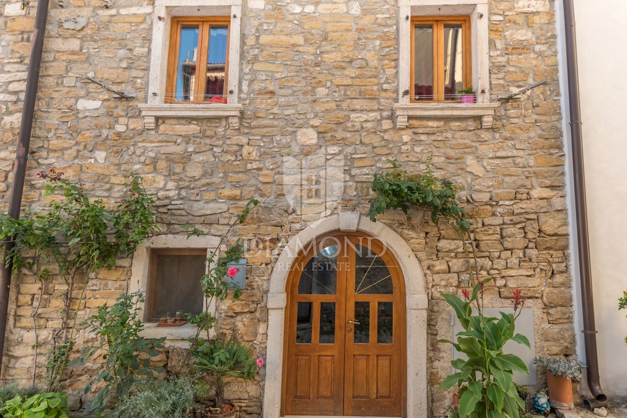 Buie, casa in pietra d'Istria