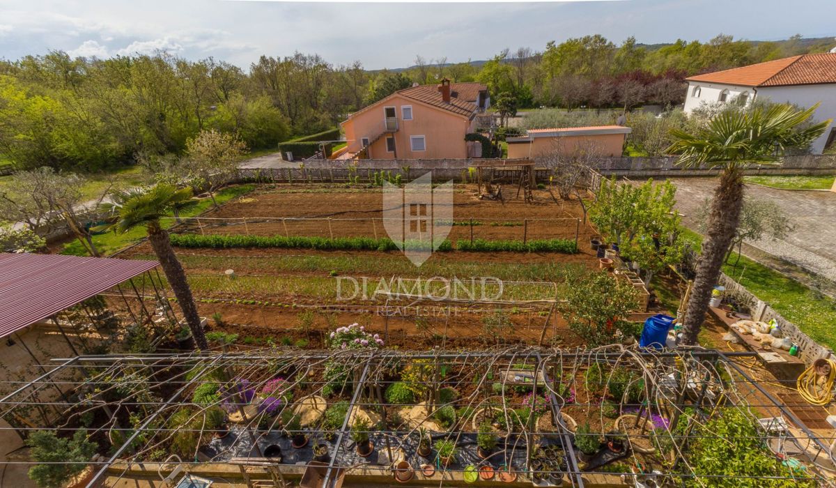 Palazzina con 4 appartamenti vicino a Parenzo