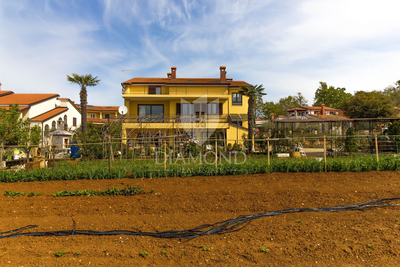 Palazzina con 4 appartamenti vicino a Parenzo