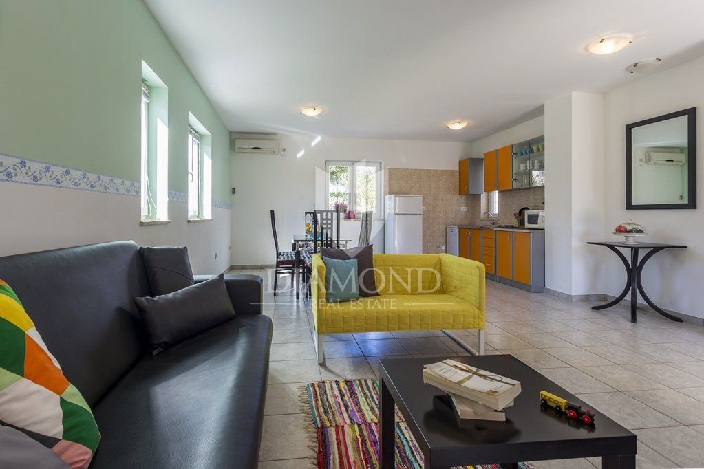 Žminj, dintorni, proprietà con una consolidata attività di noleggio