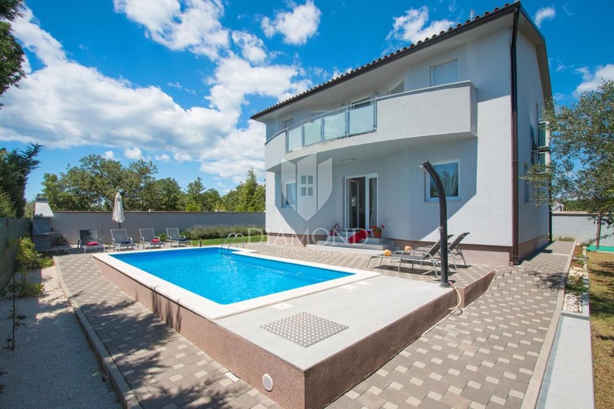 Dignano, dintorni, casa vacanza con piscina