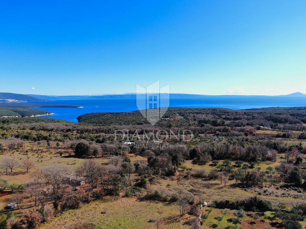 Bellissimo terreno con vista sul mare