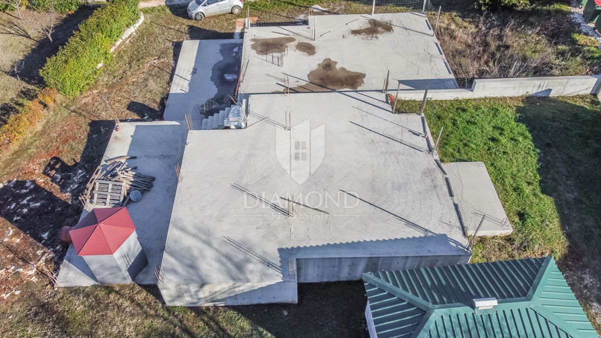 Bella casa bifamiliare in costruzione vicino a Umago!