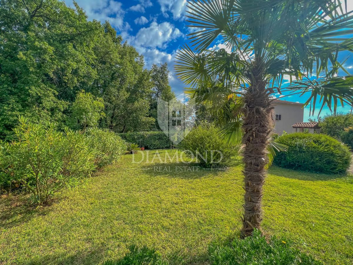 Zona Umago, casa indipendente con ampio giardino e vista mare