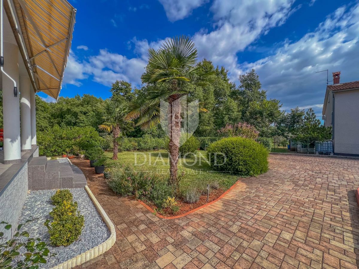 Zona Umago, casa indipendente con ampio giardino e vista mare