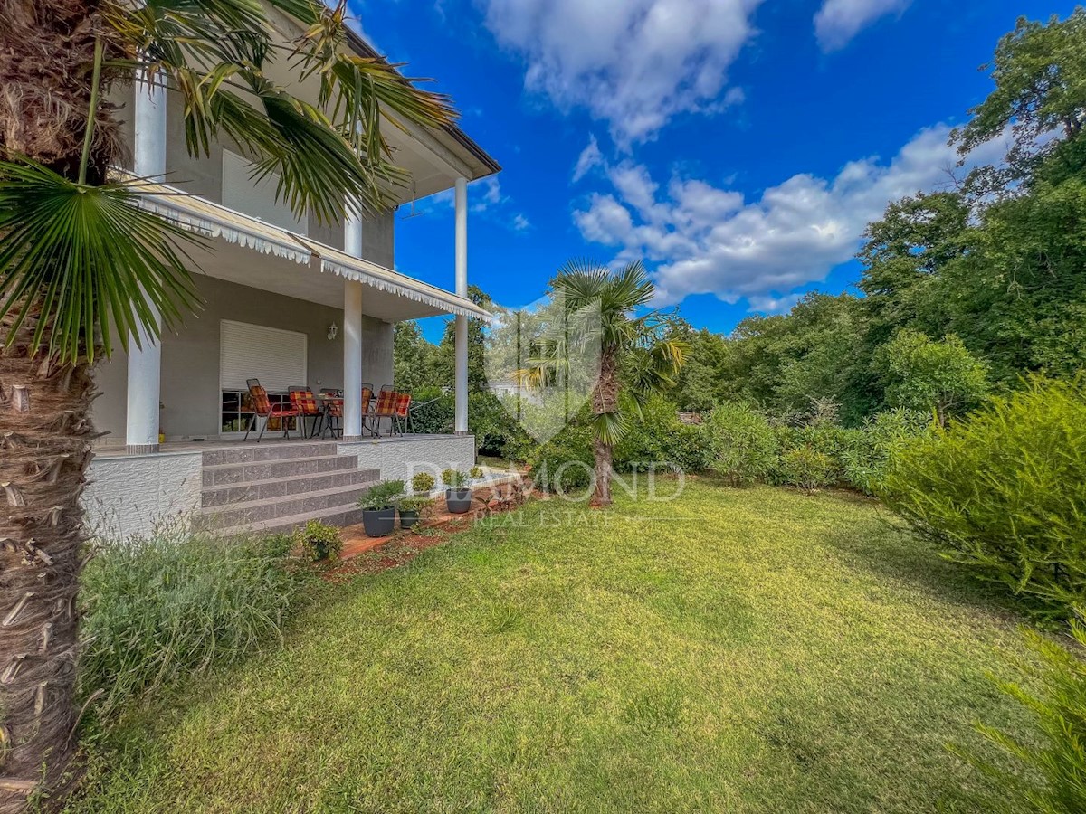 Zona Umago, casa indipendente con ampio giardino e vista mare