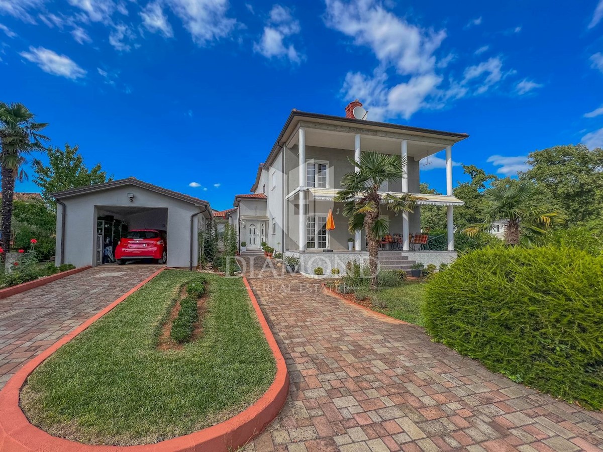 Zona Umago, casa indipendente con ampio giardino e vista mare